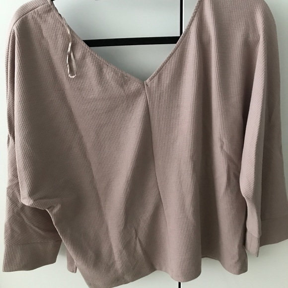 Dynamite v front and back slightly ribbed sweater - Picture 5 of 6